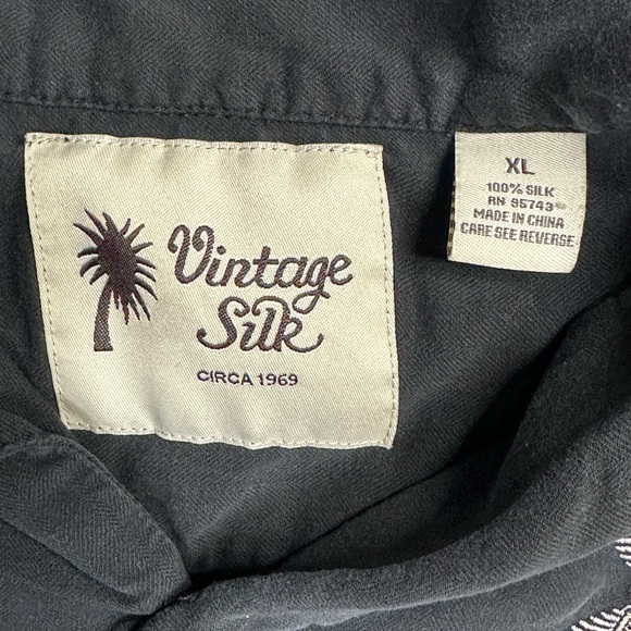 Vintage Silk 100% Silk Dark Grey Embroidered‎ Button Up Shirt Size XL - Picture 2 of 5
